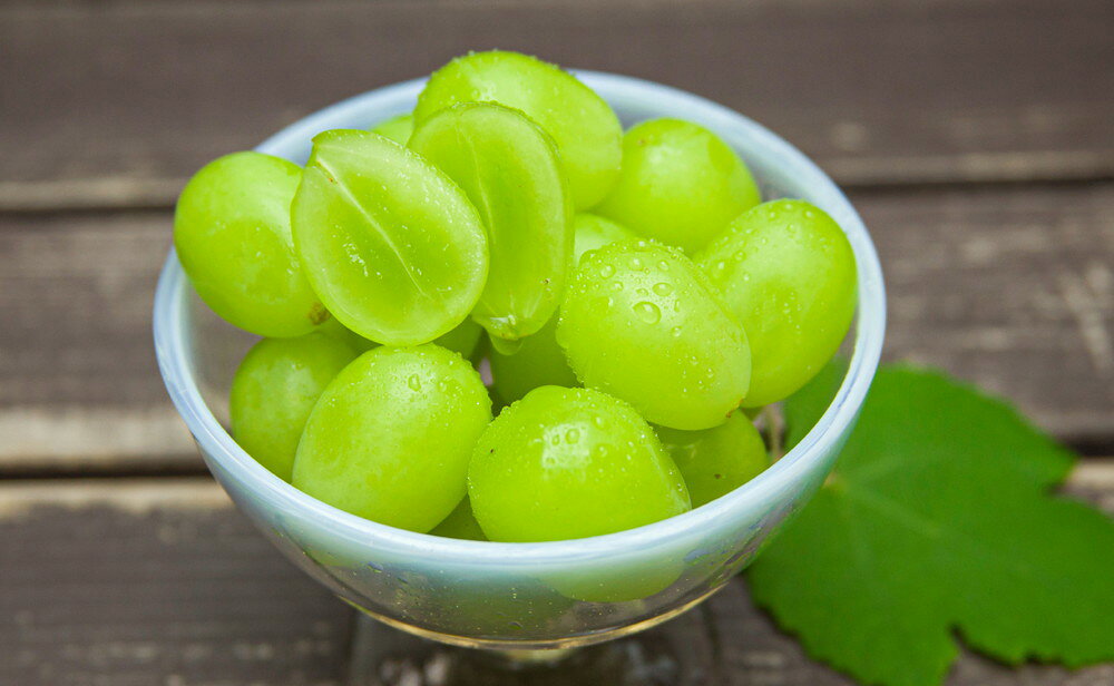 【ふるさと納税】 ぶどう ( シャインマスカット ) 約600g / 1.2kg / 2kg 令和8年産 先行予約 2026年 山形県産 葡萄 果物 フルーツ 秀品 のし 贈答 ギフト プレゼント おすそ分け 秋 旬 期間限定 冷蔵便 送料無料 産地直送 お取り寄せ 【 山形県 天童市 】 サムネイル3