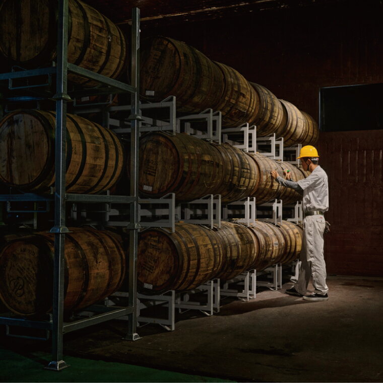 【ふるさと納税】【数量限定】水戸の老舗酒造 60年ぶりに蒸留所を復活したピュアモルトウイスキー TAKAZO PURE MALT WHISKY REBORN PLUM WINE CASK FINISH とMIZUNARA CASK FINISHの2本セット 明利酒類（DW-25） サムネイル2