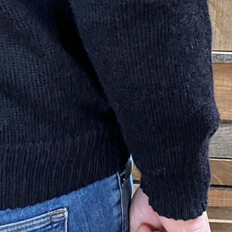 【ふるさと納税】【アルパカ専門店　T'IKA】メンズカーディガンVネック　黒　(アルパカ100％) 【アパレル 洋服 おしゃれ 羽織 プレゼント 毛糸 大きめ サイズ 水戸市 ブラック】(AL-2) サムネイル2