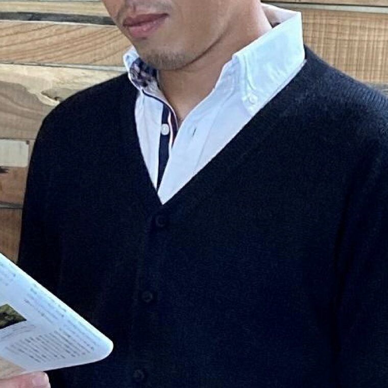 【アルパカ専門店　T'IKA】メンズカーディガンVネック　黒　(アルパカ100％) 【アパレル 洋服 おしゃれ 羽織 プレゼント 毛糸 大きめ サイズ 水戸市 ブラック】(AL-2)