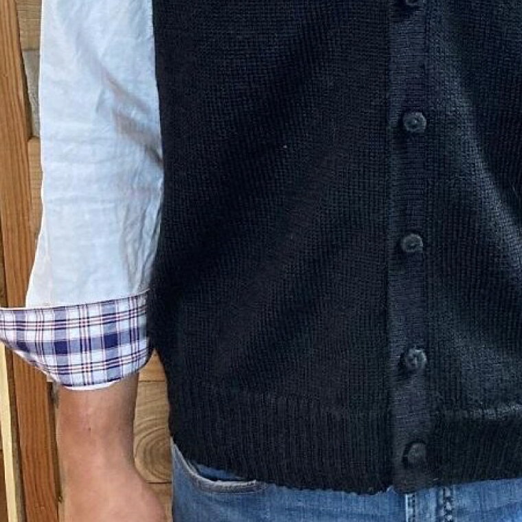 【ふるさと納税】【アルパカ専門店　T'IKA】メンズベストVネック　黒　(アルパカ100％) 【アパレル 洋服 おしゃれ ベスト プレゼント 毛糸 大きめ サイズ 水戸市 ブラック】(AL-6) サムネイル2