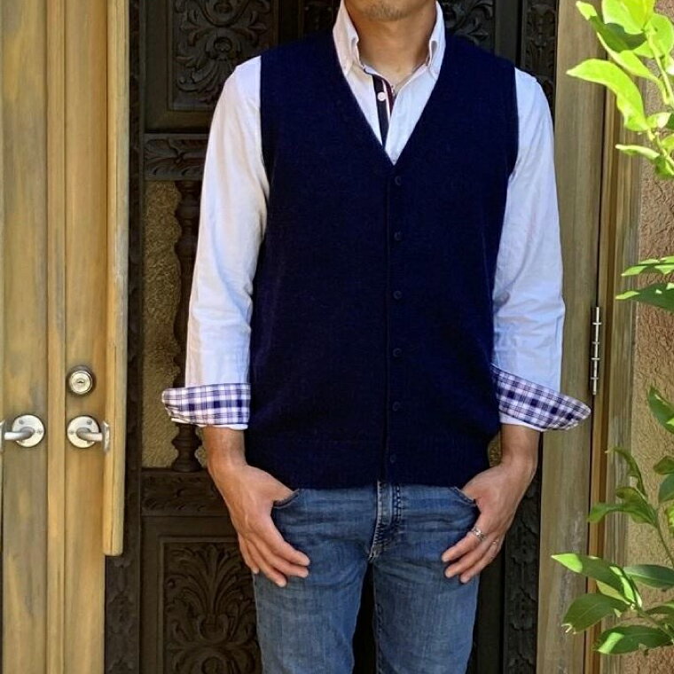 【アルパカ専門店　T'IKA】メンズベストVネック　黒・紺MIX　(アルパカ100％) 【アパレル 洋服 おしゃれ ベスト プレゼント 毛糸 大きめ サイズ 水戸市 ブラック ネイビー】(AL-7)