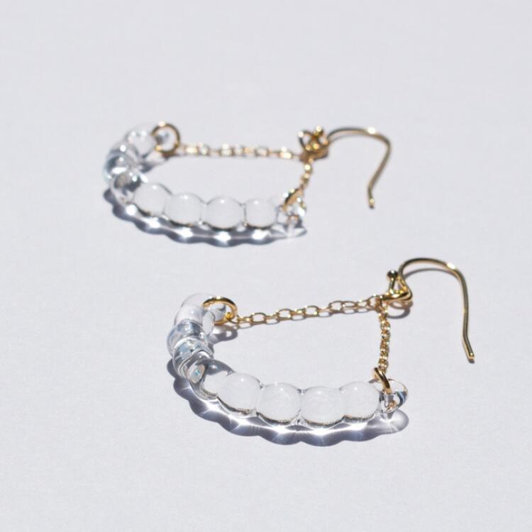 【ふるさと納税】HARIO ピアス「アール」シリーズ［HAW-R-002］｜耐熱 ガラス アクセサリー ハリオ ランプワークファクトリー 職人 繊細 フォーマル カジュアル きれいめ 贈答 ギフト お祝 ご褒美 記念品 ハンドメイド 手作り プレゼント 人気 _BD15 サムネイル2