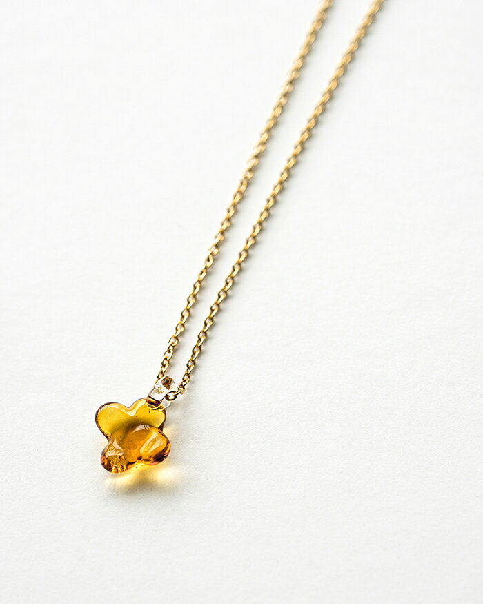 【ふるさと納税】HARIO ネックレス＆ピアス セット「イイダ傘店 キンモクセイ アンバー」シリーズ［HAII-KA-N］［HAII-KA-P］｜耐熱 ガラス アクセサリー フォーマル カジュアル きれいめ おしゃれ ギフト 贈答 記念品 お祝 ハンドメイド 人気 _DL13 サムネイル3