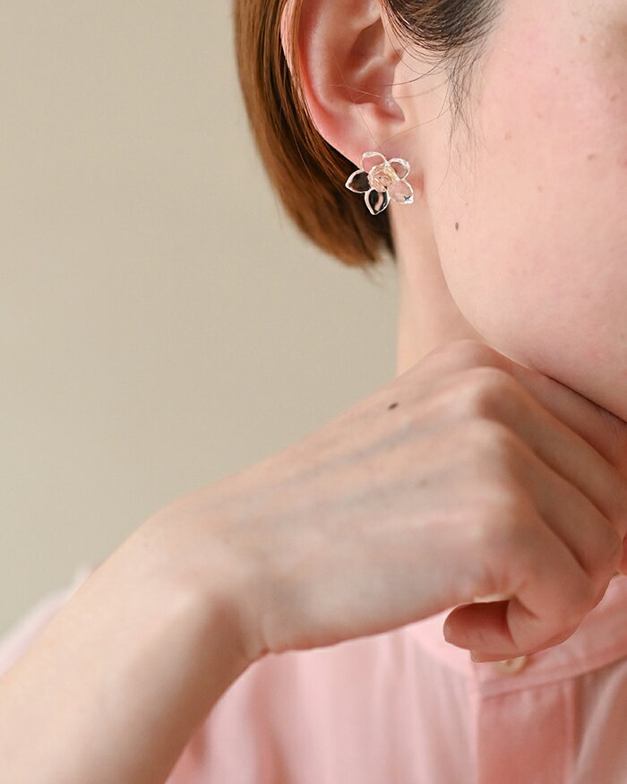 【ふるさと納税】HARIO ピアス フラワー［HAP-F-004］ ※離島への配送不可｜耐熱 ガラス アクセサリー ハリオ ランプワークファクトリー 職人 繊細 フォーマル カジュアル きれいめ おしゃれ 20代 30代 40代 ギフト プレゼント お祝 ご褒美 _FM02 サムネイル3