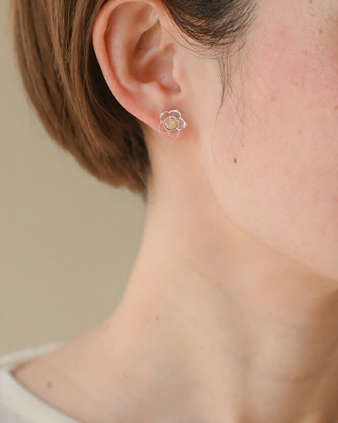 【ふるさと納税】HARIO ピアス リトルフラワー［HAP-F-005］ ※離島への配送不可｜耐熱 ガラス アクセサリー ハリオ ランプワークファクトリー 職人 繊細 フォーマル カジュアル きれいめ おしゃれ 20代 30代 40代 ギフト プレゼント 記念日 _FM03 サムネイル2