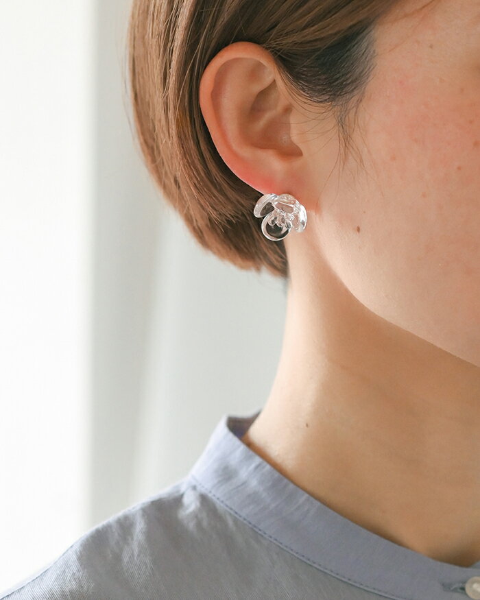 【ふるさと納税】HARIO ピアス ツバキ クリア［HAP-TB-001 ※離島への配送不可］｜耐熱 ガラス アクセサリー ハリオ ランプワークファクトリー 職人 繊細 フォーマル カジュアル きれいめ おしゃれ 20代 30代 40代 ギフト プレゼント お祝 _FM04 サムネイル2