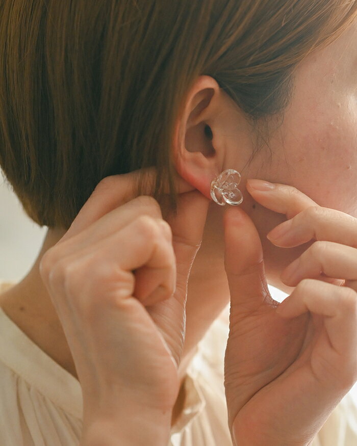 【ふるさと納税】HARIO ピアス ツバキ クリア［HAP-TB-001 ※離島への配送不可］｜耐熱 ガラス アクセサリー ハリオ ランプワークファクトリー 職人 繊細 フォーマル カジュアル きれいめ おしゃれ 20代 30代 40代 ギフト プレゼント お祝 _FM04 サムネイル3