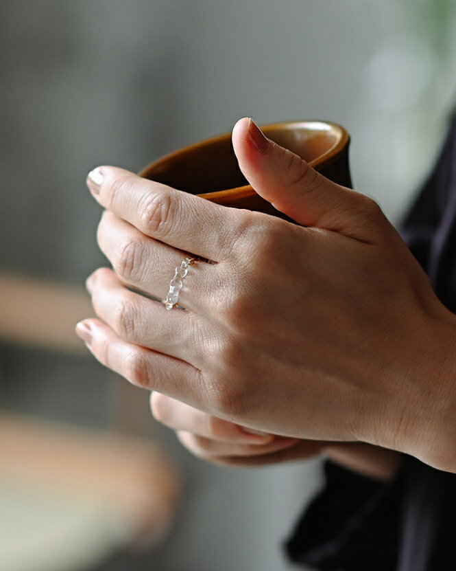 【ふるさと納税】HARIO リング カラム［HAA-KM-003R］ ※離島への配送不可｜耐熱 ガラス アクセサリー 指輪 ハリオ ランプワークファクトリー 職人 繊細 フォーマル カジュアル きれいめ おしゃれ 20代 30代 40代 ギフト 贈答 プレゼント お祝 _FM40 サムネイル3