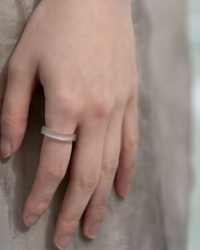 【ふるさと納税】HARIO リング スモーク (12-13号）［HAA-SK-001R］ ※離島への配送不可｜耐熱 ガラス アクセサリー 指輪 ハリオ ランプワークファクトリー 職人 繊細 フォーマル カジュアル きれいめ おしゃれ 20代 30代 40代 ギフト 贈答 _FM43 サムネイル2