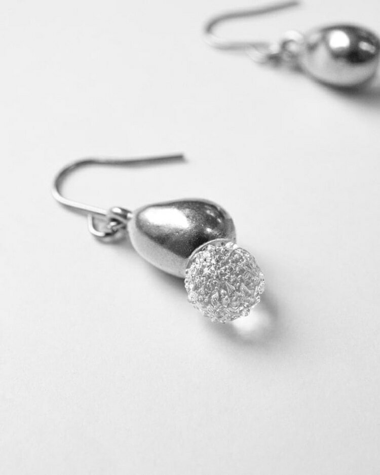 【ふるさと納税】HARIO ピアス シズク HANS-SZ-P-TI｜耐熱 ガラス アクセサリー ハリオ 職人 繊細 フォーマル カジュアル きれいめ おしゃれ 20代 30代 40代 贈答 プレゼント ギフト 贈り物 お祝 ご褒美 記念品 _FU20 ※離島への配送不可 サムネイル2