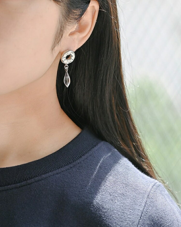 【ふるさと納税】HARIO ピアス アメ HANS-AM-P-TI｜耐熱 ガラス アクセサリー ハリオ 職人 繊細 フォーマル カジュアル きれいめ おしゃれ 20代 30代 40代 贈答 プレゼント ギフト 贈り物 お祝 ご褒美 記念品 _FU22 ※離島への配送不可 サムネイル3