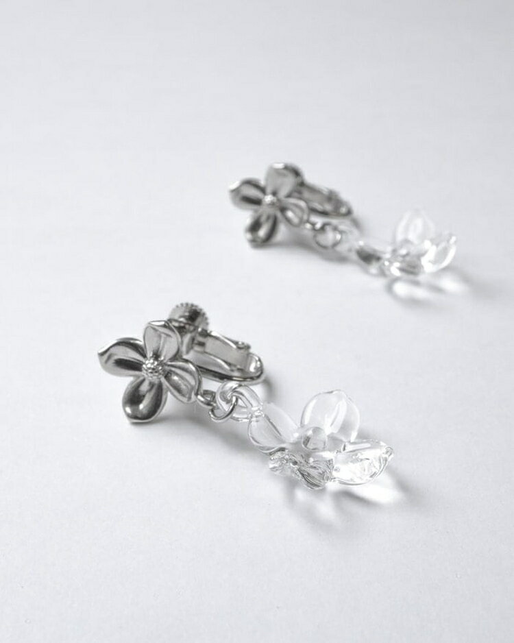 【ふるさと納税】HARIO イヤリング ハナタバ HANS-HT-E-NF｜耐熱 ガラス アクセサリー ハリオ 職人 繊細 フォーマル カジュアル きれいめ おしゃれ 20代 30代 40代 贈答 プレゼント ギフト 贈り物 お祝 ご褒美 記念品 _FU25 ※離島への配送不可 サムネイル2