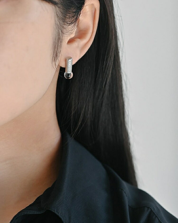 【ふるさと納税】HARIO ピアス セン HANS-SN-P-TI｜耐熱 ガラス アクセサリー ハリオ 職人 繊細 フォーマル カジュアル きれいめ おしゃれ 20代 30代 40代 贈答 プレゼント ギフト 贈り物 お祝 ご褒美 記念品 _FU26 ※離島への配送不可 サムネイル2