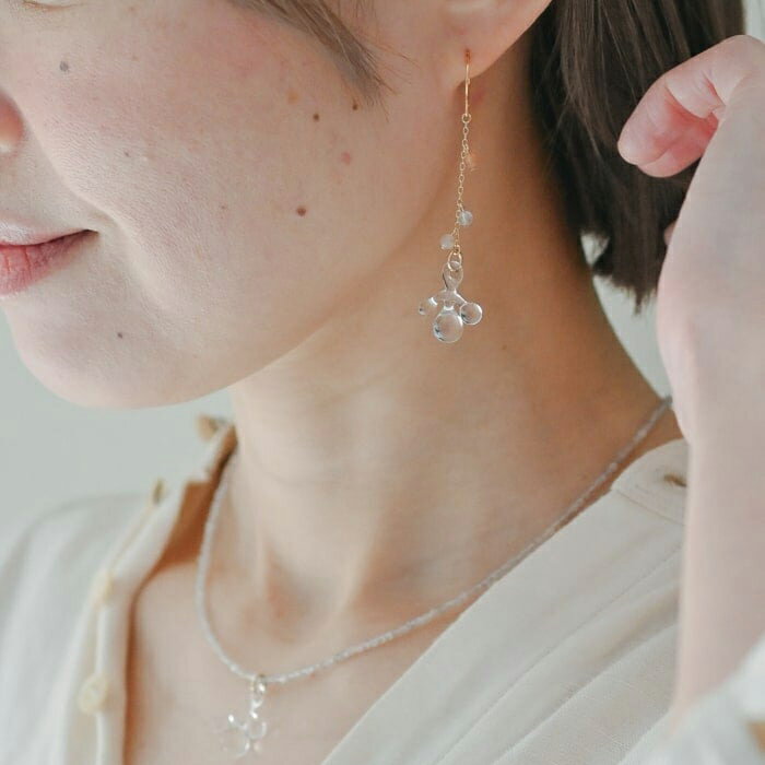 【ふるさと納税】HARIO tane ピアス 雨氷 [HATN-UH-P-NF]｜耐熱 ガラス アクセサリー HARIO ハリオ 職人 繊細 フォーマル カジュアル きれいめ おしゃれ かわいい 20代 30代 40代 贈答 プレゼント ギフト 贈り物 お祝 ご褒美 記念品 _FU61　※離島への配送不可 サムネイル3