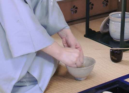 【ふるさと納税】お茶室茶道体験（1名様チケット・土日限定） | お茶 茶道 日本茶 抹茶 体験 教室 習い事 作法 古河市 リセット 落ち着く ゆったり 和 茶の湯 伝統 おもてなし _FQ01 サムネイル2