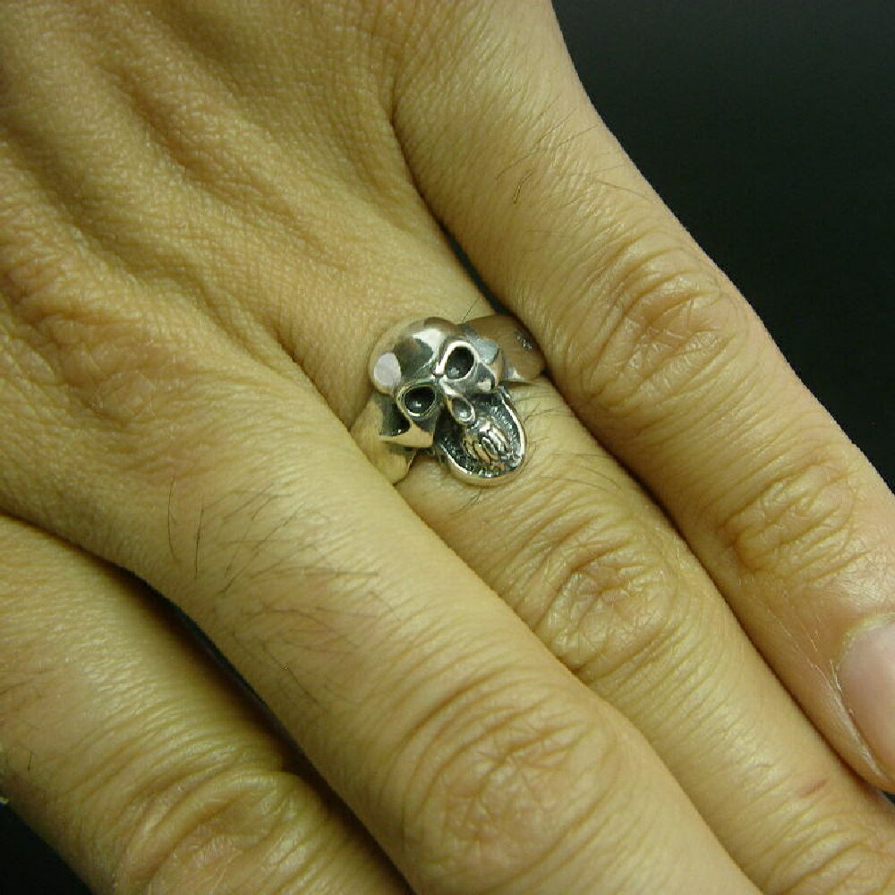 【ふるさと納税】Small skull ring スモール スカル リング 指輪 小ぶり で さりげなく 身に着ける ことができる スカル 初心者 に おすすめな 一品 です 年末年始 お中元 お歳暮 内祝い 快気祝い サムネイル2