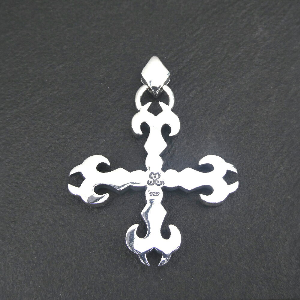 【ふるさと納税】Small vampire cross pendant スモール ヴァンパイア クロス PT ｜ ペンダント トップ シルバー アクセサリー 十字架 モチーフ 925 ハンドメイド ジュエリー アクセ ファッション 人気 シンプル ギフト プレゼント 年末年始 お中元 お歳暮 内祝い 快気祝い サムネイル2