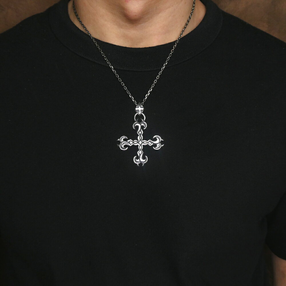 【ふるさと納税】Small vampire cross pendant スモール ヴァンパイア クロス PT ｜ ペンダント トップ シルバー アクセサリー 十字架 モチーフ 925 ハンドメイド ジュエリー アクセ ファッション 人気 シンプル ギフト プレゼント 年末年始 お中元 お歳暮 内祝い 快気祝い サムネイル3
