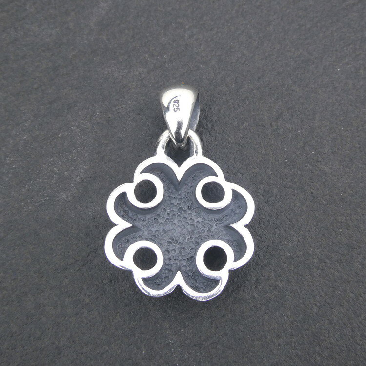 【ふるさと納税】Gothic double cross pendant ゴシック ダブル クロス ペンダント ｜ シルバー アクセサリー 十字架 モチーフ 925 ペンダントトップ ネックレス チャーム アクセ ハンドメイド 人気 シンプル ギフト プレゼント 年末年始 お中元 お歳暮 内祝い 快気祝い サムネイル2