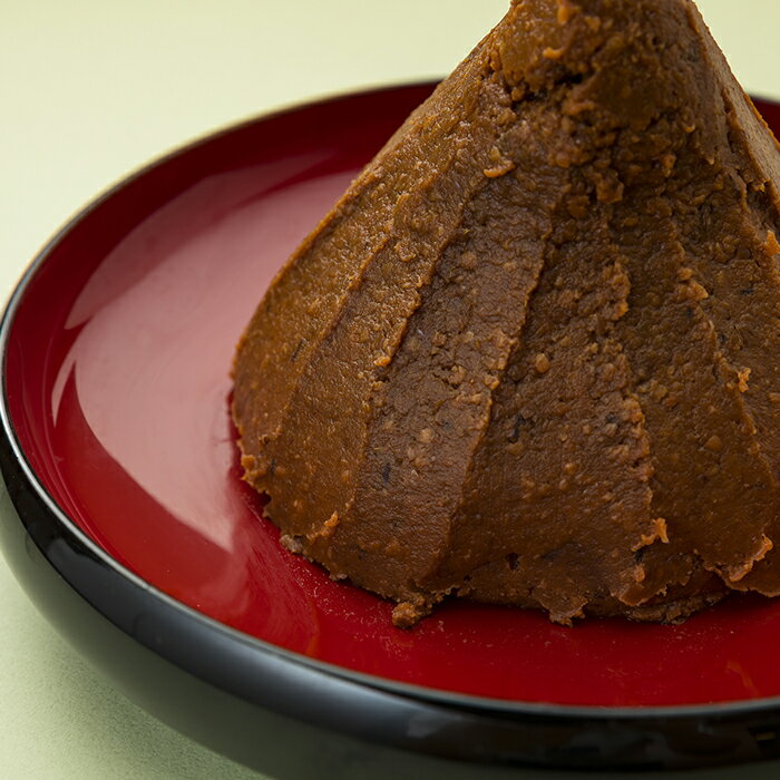 【ふるさと納税】こだわりの手作り青大豆味噌 900g×2 発酵 自家製 米麹 天然塩使用 味噌汁 発酵食品 調味料 無添加 青豆みそ 甘口みそ 味噌 みそ 米みそ 麹みそ 長期熟成 国産 大豆 自然塩100％ カップ入 手作り みそ汁 うま味 コク深く 上品な味わい 送料無料 サムネイル2