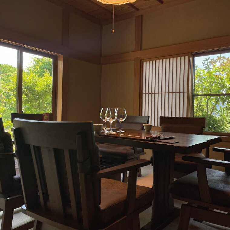 【ふるさと納税】【9月・10月限定】寿昌庵けん坊の「秋の味覚 松茸コース」招待券(2名様分)｜ペア 食事券 利用券 チケット 懐石料理 創作会席 茨城県 大子町 奥久慈 隠れ家(AM004) サムネイル2