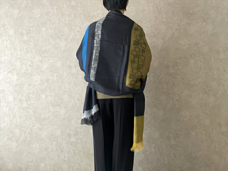 【ふるさと納税】◎海外要人向け贈呈品選出 STYLE＊MEISEN 四角重ね柄ストール（BLACK）【海外要人向け 贈呈品 羽織り 大判 シルクストール シルク ストール 栃木県 足利市 】 F7Z-310 サムネイル3