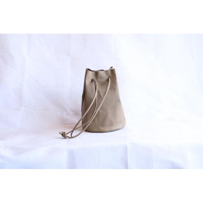 【ふるさと納税】【レザー巾着】Drawstring bag カラー：Greige【かばん ファッション 人気 おすすめ 】 サムネイル2