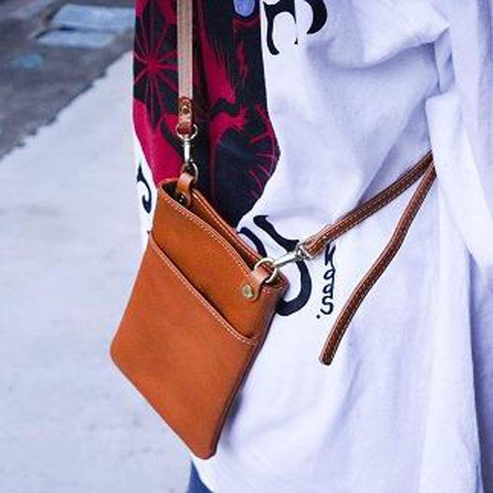 【ふるさと納税】【minca】 全6色 栃木レザーのスマホショルダー【色をお選びください】【小物 ファッション 人気 おすすめ 】 | 雑貨 小物 ファッション 人気 おすすめ 送料無料 サムネイル2