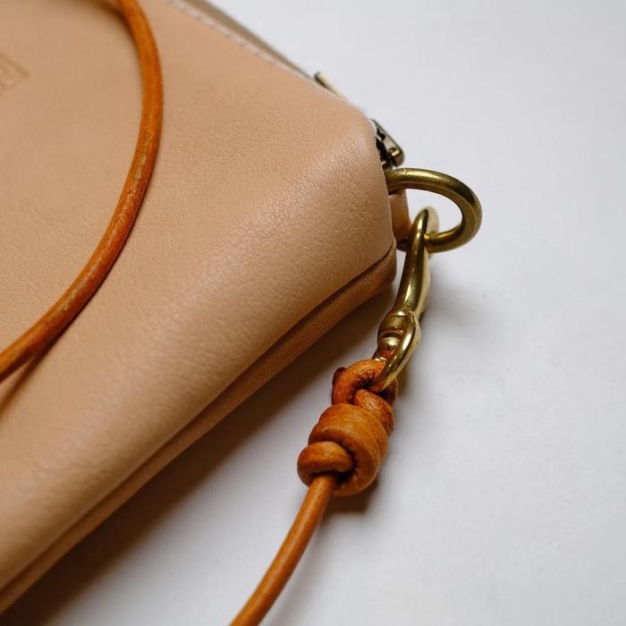 【ふるさと納税】天神ワークス レザーサコッシュSP05 【TAN】【かばん ファッション 人気 おすすめ 】 | かばん ファッション 人気 おすすめ 送料無料 サムネイル2