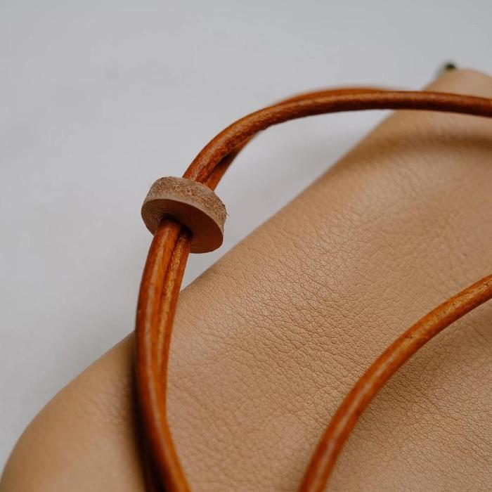 【ふるさと納税】天神ワークス レザーサコッシュSP05 【TAN】【かばん ファッション 人気 おすすめ 】 | かばん ファッション 人気 おすすめ 送料無料 サムネイル3