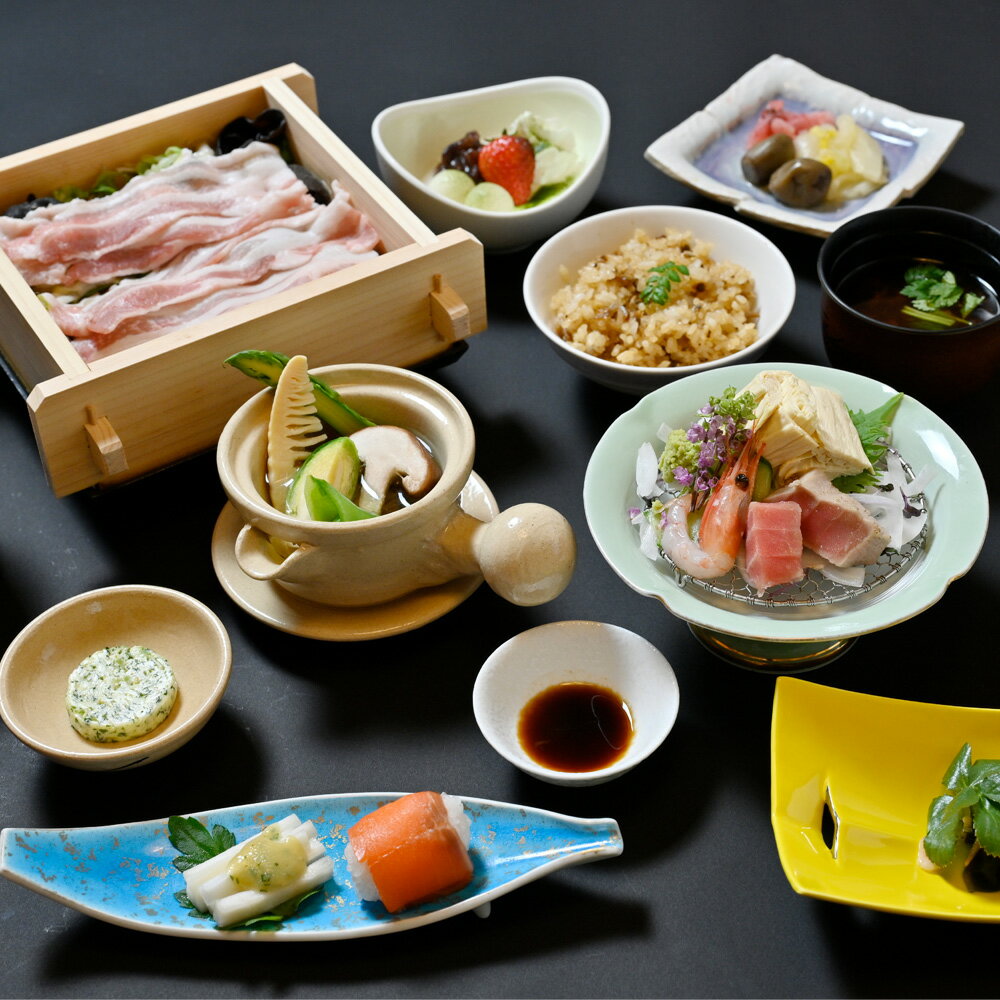 【ふるさと納税】湯元板屋の1泊2食 宿泊券 (和室4名) [日光国立公園内にある豊かな自然に囲まれた源泉かけ流しの老舗温泉旅館]｜日光市 奥日光 ホテル 観光 旅行 温泉 旅行券 宿泊 チケット [0363] サムネイル3