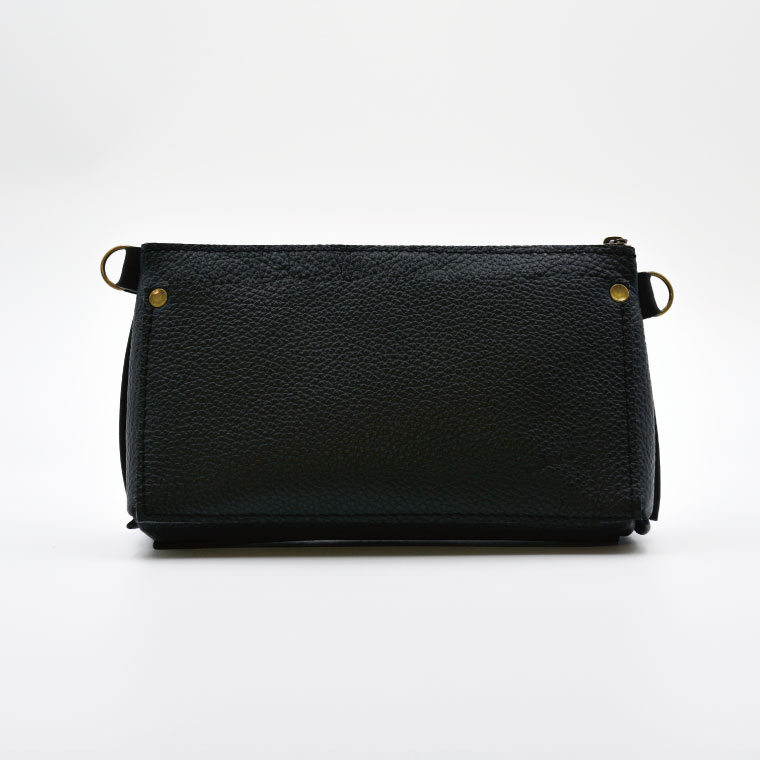 【ふるさと納税】益子の革工房maharoのショルダーポーチ（S）ブラック｜栃木県 益子町 ふるさと納税 ショルダーポーチ 牛革 手作り（AX105-3） サムネイル2