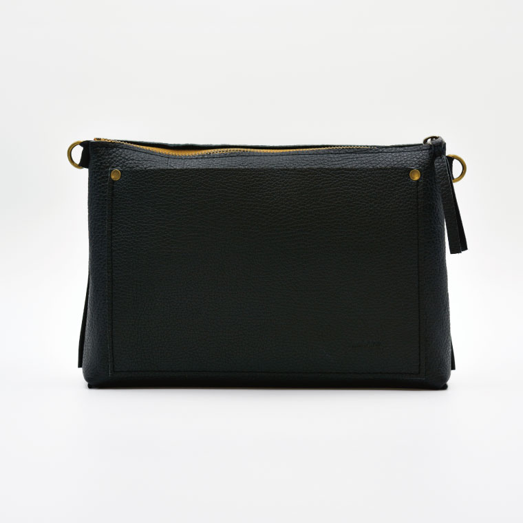 【ふるさと納税】益子の革工房maharoのショルダーポーチ（M）ブラック｜栃木県 益子町 ふるさと納税 ショルダーポーチ 牛革 手作り（AX106-3） サムネイル2