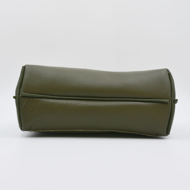 【ふるさと納税】益子の革工房maharoのショルダーポーチ　ワイド（M）オリーブグリーン｜栃木県 益子町 ふるさと納税 ショルダーポーチ ワイド 牛革 手作り（AX109-4） サムネイル3