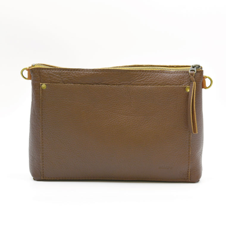 【ふるさと納税】益子の革工房maharoのショルダーポーチ　ワイド（M）キャメルブラウン｜栃木県 益子町 ふるさと納税 ショルダーポーチ ワイド 牛革 手作り（AX109-1） サムネイル2