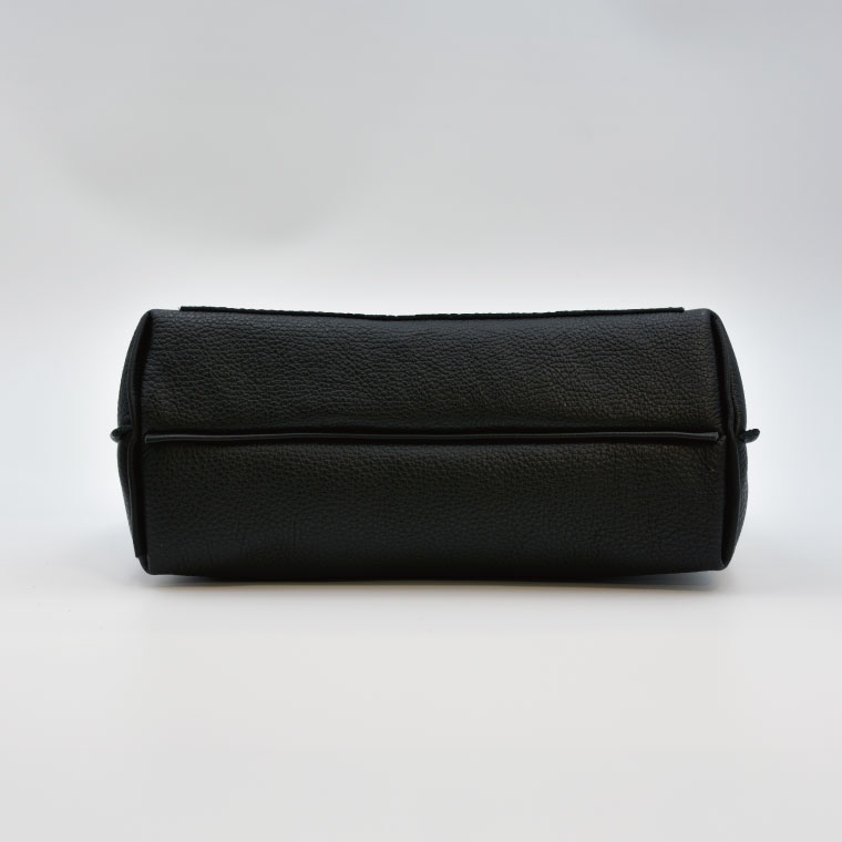 【ふるさと納税】益子の革工房maharoのショルダーポーチ　ワイド（M）ブラック｜栃木県 益子町 ふるさと納税 ショルダーポーチ ワイド 牛革 手作り（AX136） サムネイル3