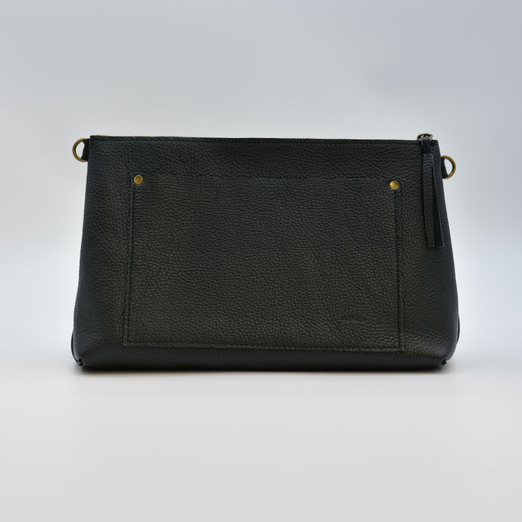 【ふるさと納税】益子の革工房maharoのショルダーポーチ　ワイド（L）ブラック｜栃木県 益子町 ふるさと納税 ショルダーポーチ ワイド 牛革 手作り（AX137） サムネイル2