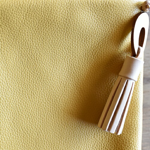 【ふるさと納税】レザーサコッシュ　イエロー｜栃木県 益子町 ふるさと納税 日用品 サコッシュ 革 チャーム付き（BB009-2-1） サムネイル3