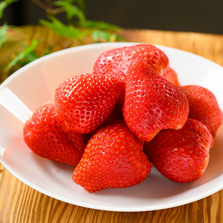 【ふるさと納税】【訳あり】冷凍スカイベリー900g (300g×3) | 生産者直送 高級品種 無選別訳あり 冷凍 いちご 栃木県壬生町産 果物 フルーツ 苺 イチゴ スムージー ジャム 不揃い サムネイル2