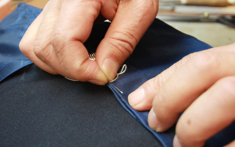 【ふるさと納税】5年間有効 オーダースーツ 仕立券 100,000円 | 仕立券 チケット オーダーメイド オーダー 高級 スーツ フィッティング 技術 国産生地 日本製 ギフト 記念 フランス イタリア 日本製 紳士服 ビジネス 補助券 テーラーメイド カスタムスーツ 群馬県 前橋市 サムネイル3