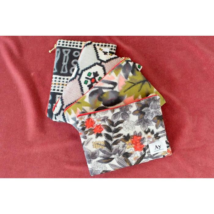 伊勢崎銘仙をアップサイクルしたふわふわキルティングポーチ【シック】