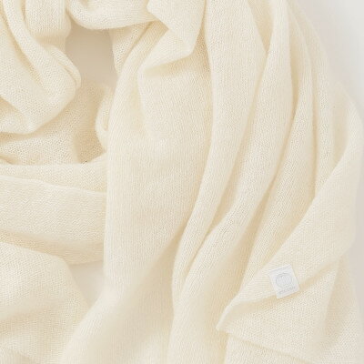 【ふるさと納税】【 OTA KNIT 】ふわふわガーゼ ファーカシミヤ ショール(オフ白)【1568328】 サムネイル3