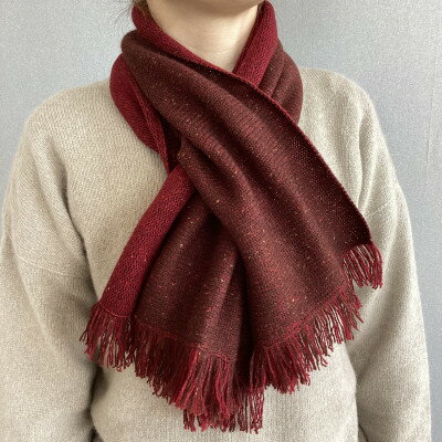 紡績会社の編立て職人によるカシミヤ100%フリンジミニマフラー(ブラウン×チェリー)【1341775】