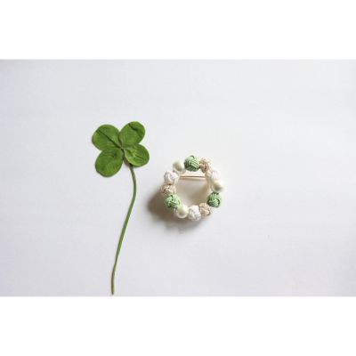 水引ブローチ【シロツメクサ】[52210892] ファッション小物 小物 白 緑 コーディネート ワンポイント かわいい おしゃれ 胸元 お花 お花モチーフ 　お届け：発注後、2週間程度
