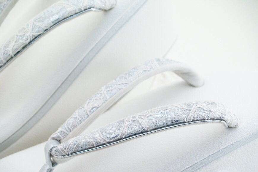 【ふるさと納税】 振袖用 草履 バック セット【シルバー】 [世美庵 埼玉県 小川町 216 ] ぞうり 履物 女性用 婦人用 成人式 結婚式 披露宴 振袖 礼装 レース 厚底 ハイヒール草履 ガマ口 がま口 日本製 サムネイル3