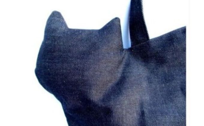 【ふるさと納税】オリジナルネコ型トートバッグ　デニム ファッション かばん ふわふわ エコファー ネコ好き ネコグッズ ネコの形 ネコの形のバック 手持ちバック デニム生地 サムネイル3