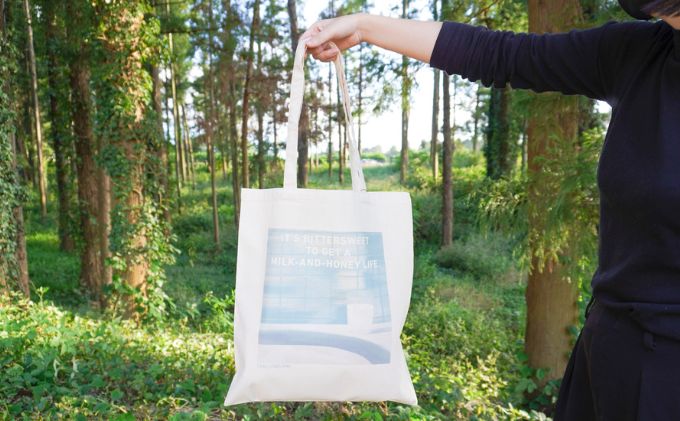 【ふるさと納税】千葉ウシノヒロバ　トート　眠る前の一杯のミルク【アウトドア 自然】 ファッション かばん トートバッグ キャンプ おしゃれ レディース メンズ カジュアル キャンバス シンプル ショッピングバッグ エコバッグ サムネイル2