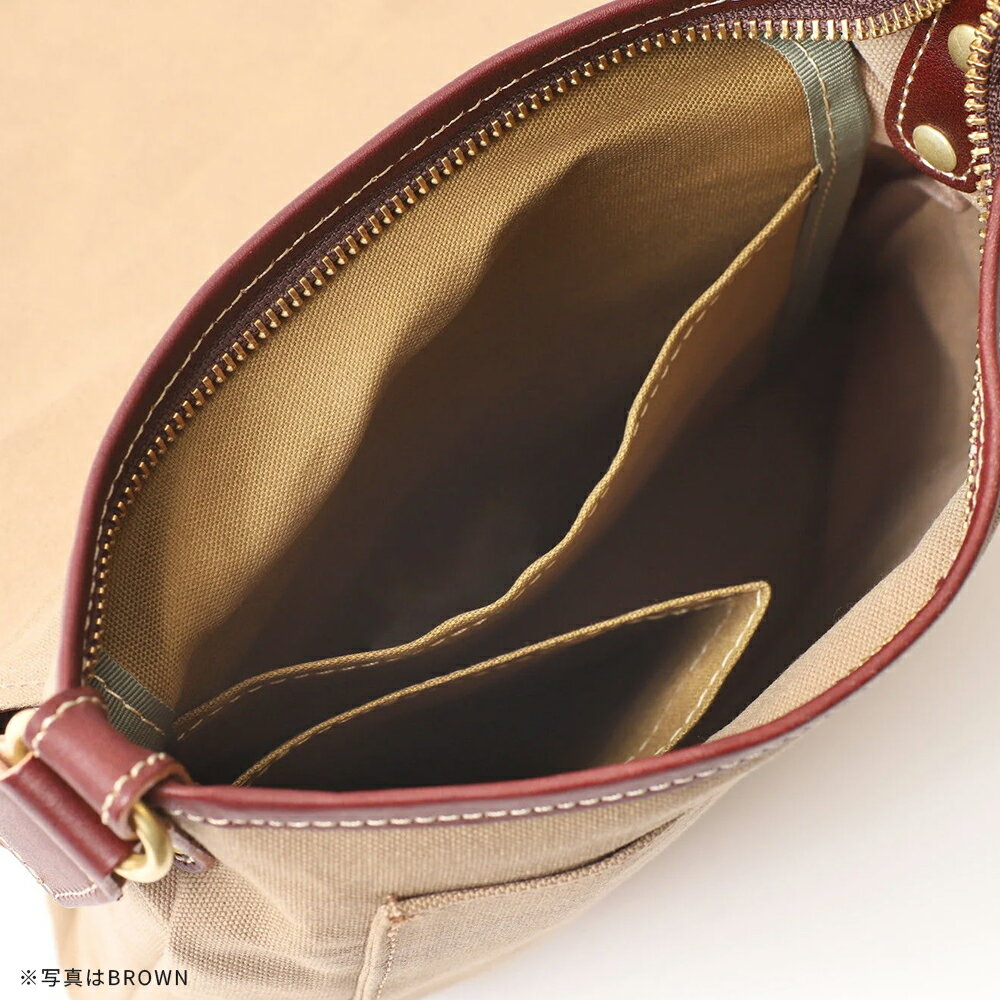 【ふるさと納税】牛革かぶせ×帆布 ショルダーバッグ＜Sサイズ・Mサイズ／4色から選択＞　【12203-0373・374】 acoustic world 日本製 鞄 かばん 贈り物 プレゼント ギフト 千葉県 市川市 サムネイル3