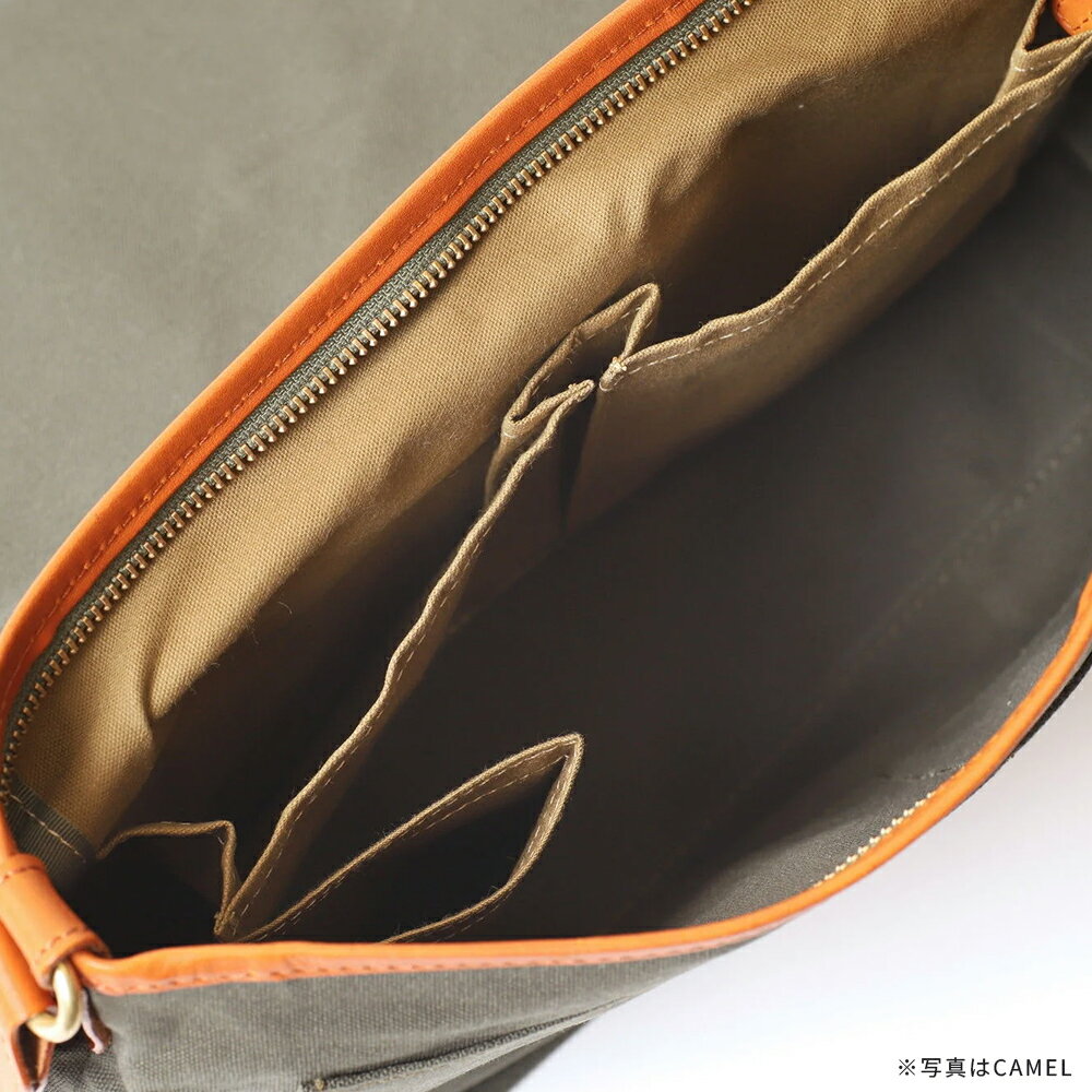 【ふるさと納税】牛革かぶせ×帆布 横型ショルダーバッグ＜4色から選択＞　【12203-0375】 acoustic world 日本製 鞄 かばん 贈り物 プレゼント ギフト 千葉県 市川市 サムネイル3